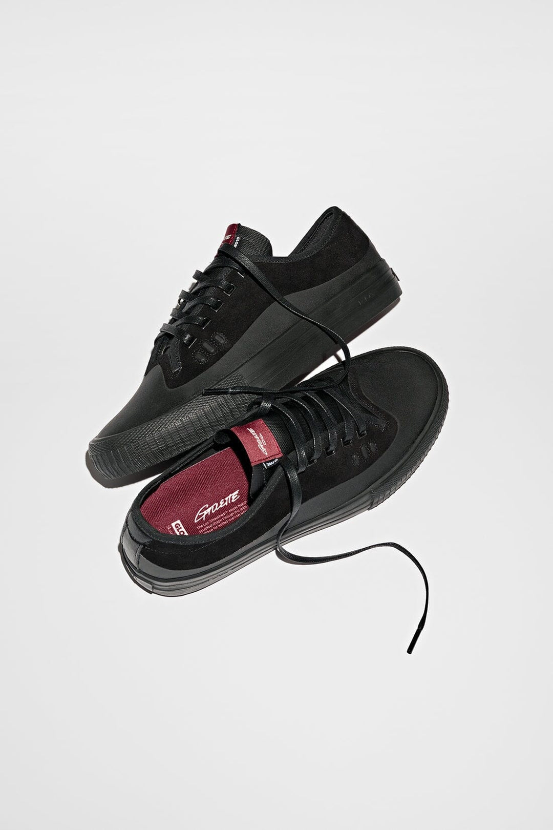 Globe Gillette Black / Black Suede 8 