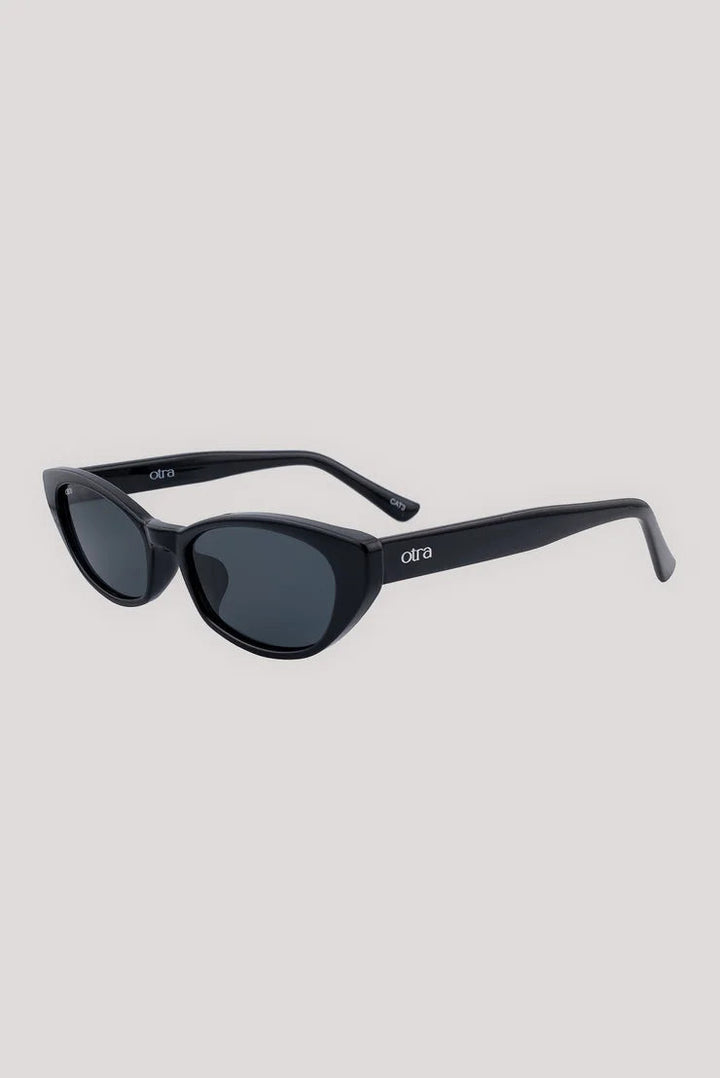 Otra Shona Sunglasses Black / Smoke 